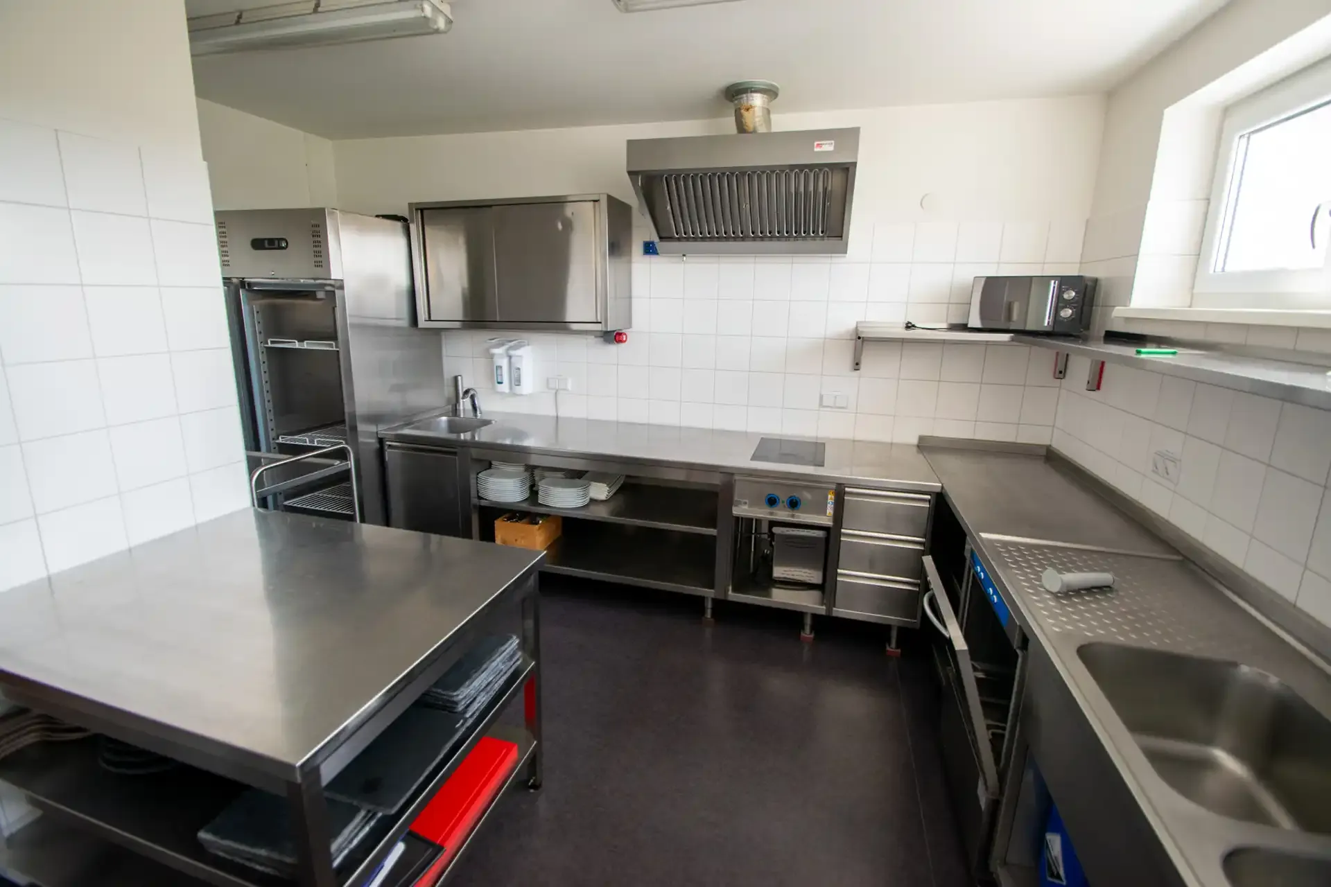 Professionelle Cateringküche aus Edelstahl